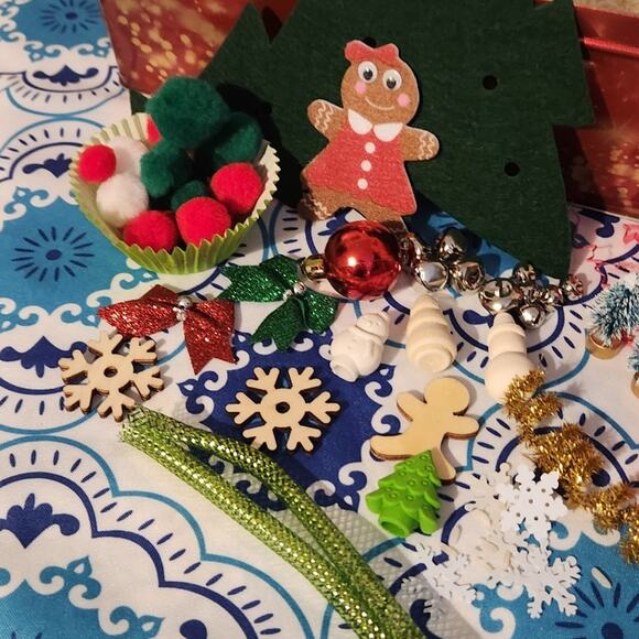 Christmas sensory bin handmade add ins Xmas tree gingerbread snowflake ornament - Picture 4 of 11